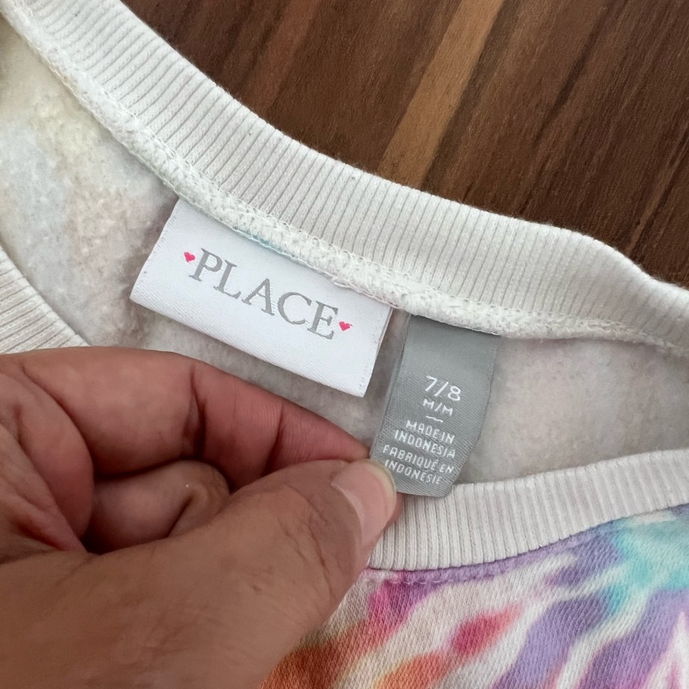 Girl’s Children’s Place crew neck sweater. - Picture 3 of 6